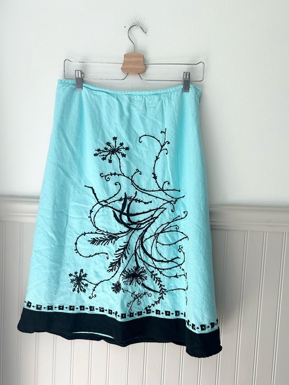 Vintage 90s Richard Malcolm 14 Aqua Midi Skirt Black Floral Embroidery Linen